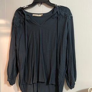 Cute blouse, short in the front, long in the back. Lace shoulders.